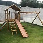 Ubatuba Liv Piscina e Churrasqueira
